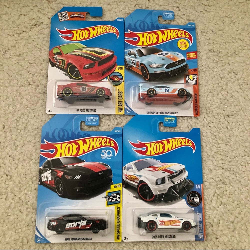 Hot Wheels Ford Mustangs (4)